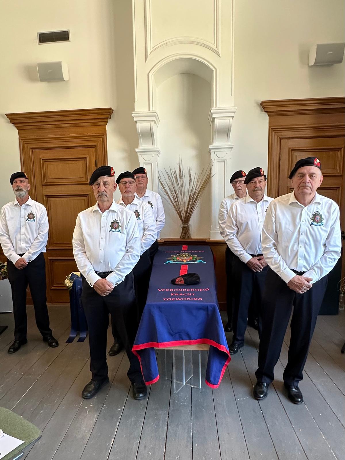 Bijzonder afscheid, Aurelia Uitvaartbegeleiding, Katwijk, Begrafenis, Hilversum, Eervol afscheid, Korps Mariniers Uitvaartteam, Mariniersvlag,